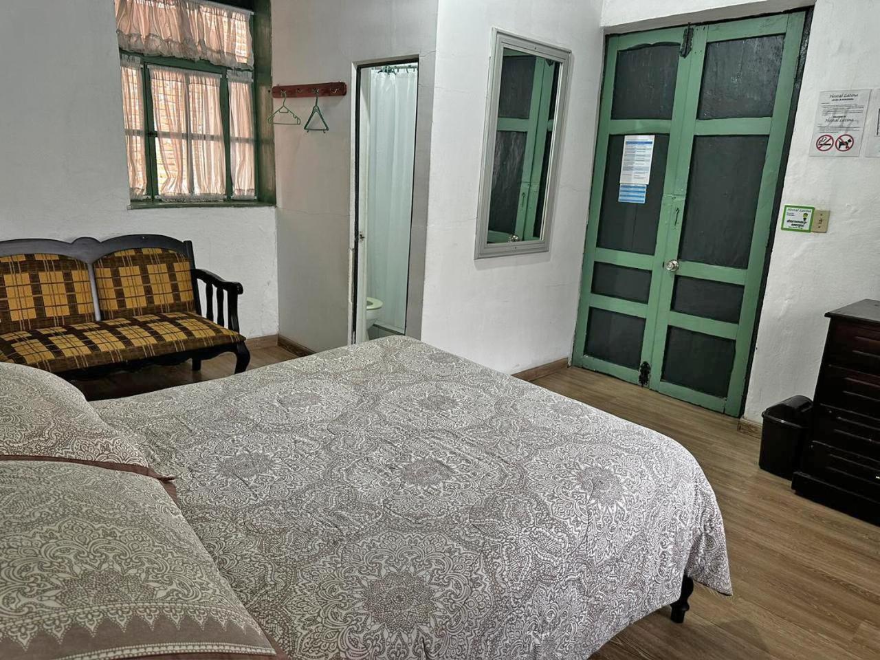 Hostal Latina Cuenca Exterior foto
